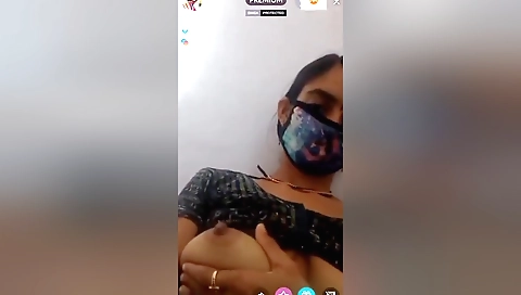 Indian brunette seduces you with her sexy body on a webcam