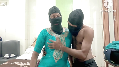 Indian massage girl was horny and gave a massage to a guy