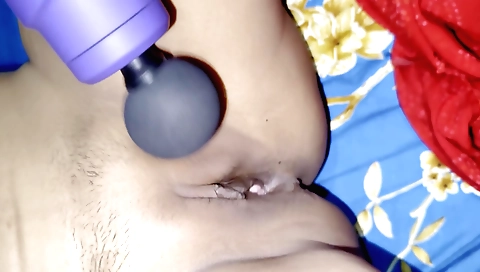 Wench with a lovely body shows off on camera in sexy solo clip