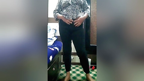 Indian slut in red lingerie is masturbating in a private room