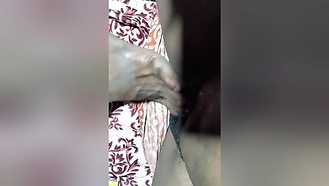 Amateur indian woman does fetish with her boyfriend