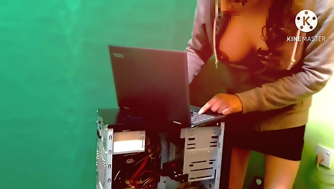Indian brunette with a sexy ass fucks her computer