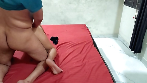 Indian sex video shows a hot teen girl sucking a cock