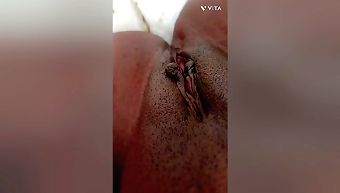 Indian desi bhabhi shows off her amazing body and curves