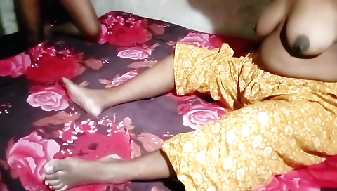 Indian hottie fucks with a big dick in her tight anal hole