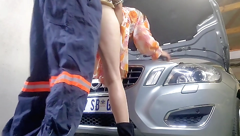 Indian chick has a fun with some random men in amateur video