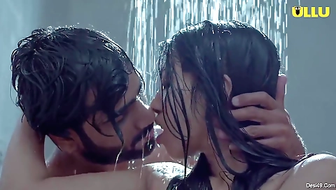 Blondie with big ass takes a massage at massage parlour