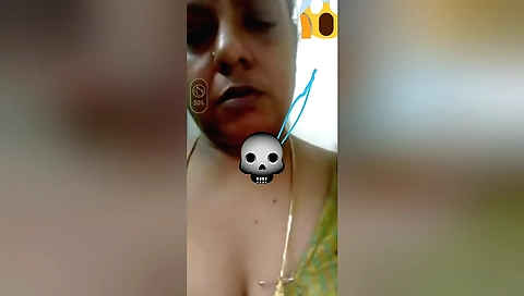 Today Exclusive- Mallu Bhabhi Showing Her Boobs And Pussy