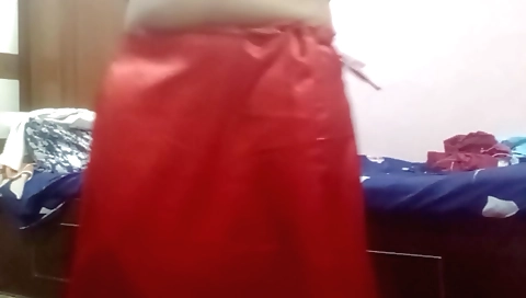 Cam girl does it slowly and it ends with a bit of pain