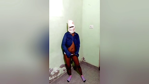 Indian slut plays with a toy on her homemade video