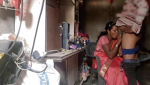 Amateur bhabhi with a sexy face and a big ass gets a creampie