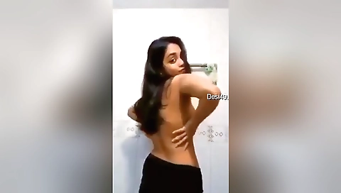 Today Exclusive- Horny Desi Girl Play With Her Boobs