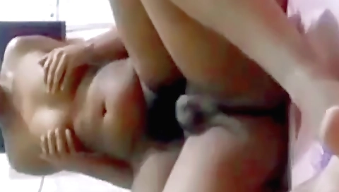 Brunette amateur webcam video of a 18-year-old porn scene