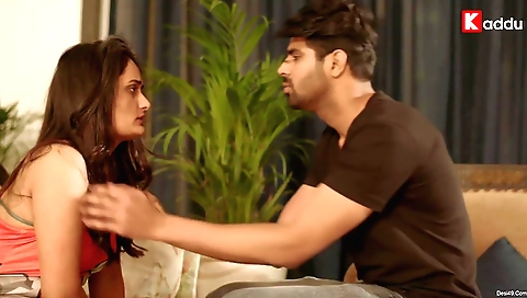 Hot brunette makes her boyfriend horny with her own juices