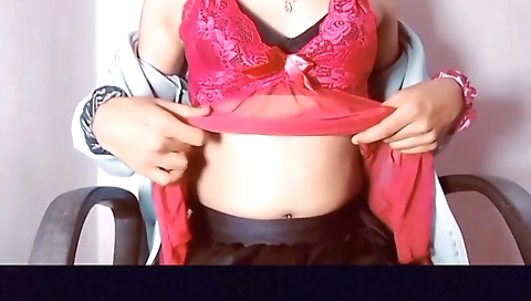 Sexy amateur video with the female player solo dancing