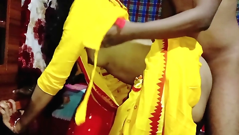 Indian babe and a hot guy have fun in the living room