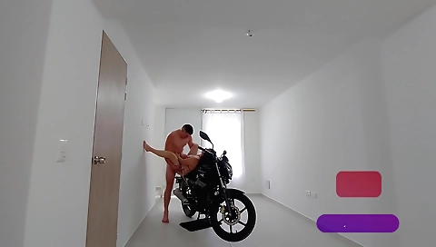 Amateur brunette gets her pussy pounded by a big dick