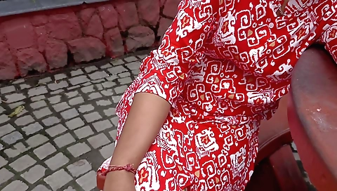 Amateur solo girl getting fucked by a guy at the pickup