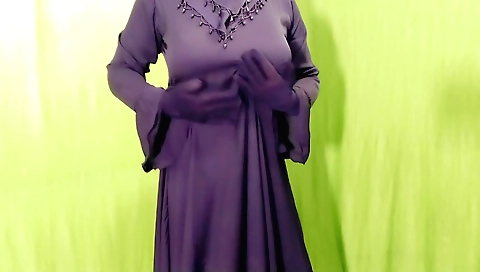 Bhabhi takes a shower and makes her hot bhabhi with a vibrator