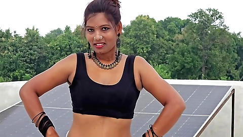 Sexy Indian hottie is getting her pussy fucked outdoors