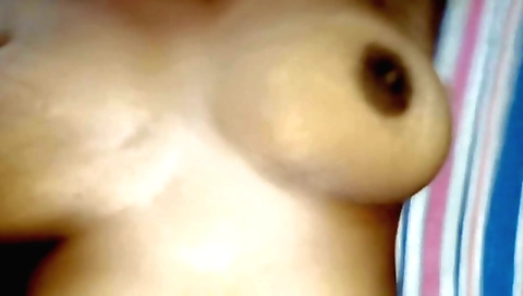 Indian whore gets a lot of fun while fucking herself