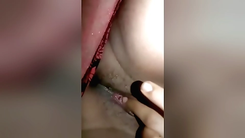 Indian porn video shows a slutty girl sucking semen