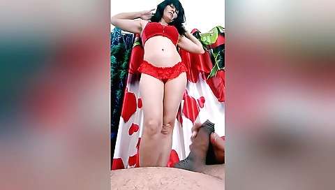 Brunette mature woman fucks her bestie in homemade video