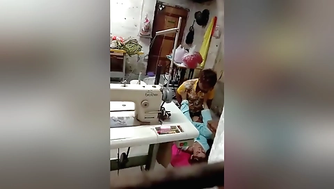 Webcam brunette shows off her sexy body and she is fucking