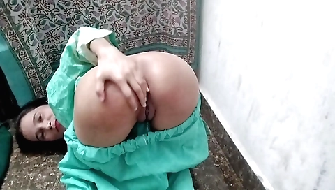 Indian amateur is getting a massage in her hot naked body