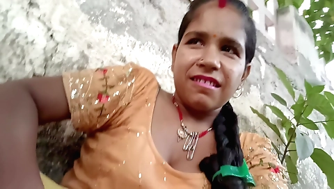 Nikala pani ko nahi mila land to bhabhi ne finger se nikala pani