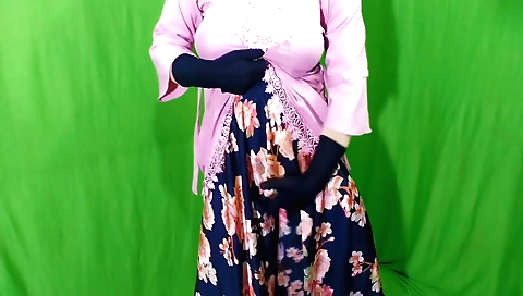 Indian housewife masturbates in homemade porn video