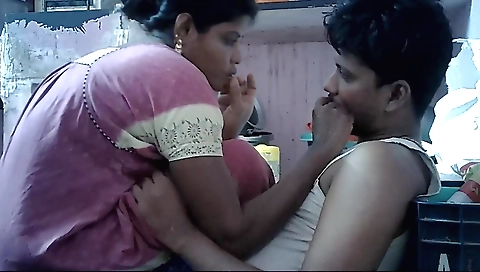 Amateur sex video with a horny brunette lips kissing