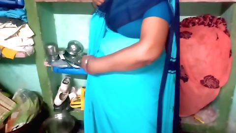 Sexy petite 18-year-old saree in amateur solo video