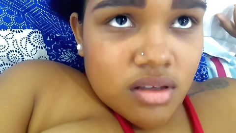 Mi hermanastro se disfraza y me se me la la cara y termina follandome