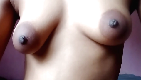 Sexy blonde girl showing off her body in amateur porn