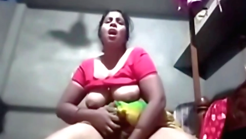 Indian girl touches herself on her bed in solo sex video