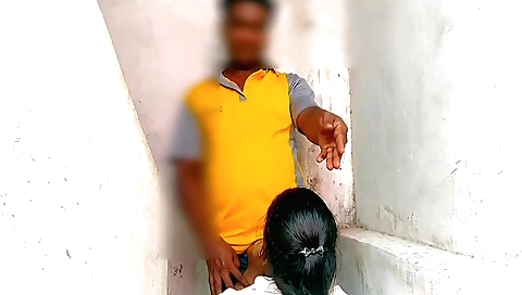 Indian brunette amateur bedroom sex in the kitchen