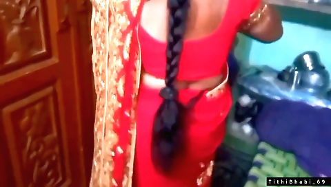 Indian amateur lingerie video shows a red dress and a bra