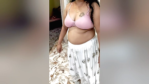 Indian girl with natural boobs gets fucked by her boyfriend