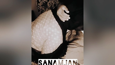 Indian babe sucks her boyfriend's dick in her mouth