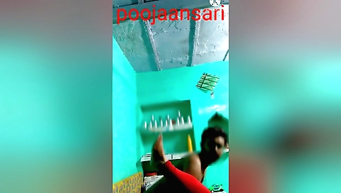 Indian brunette fucks on cam with a nice pussy and pussy lips