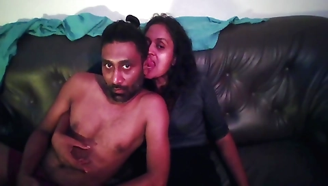 Indian girl fucked in her office in amateur porn video