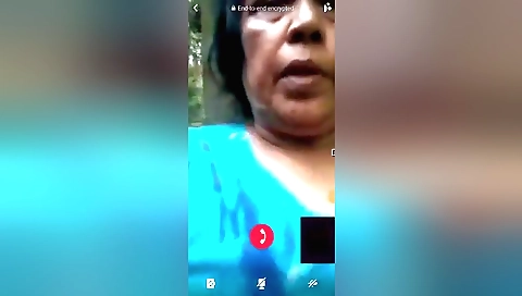 Mature brunette amateur shows her big boobs outdoors