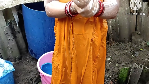 Indian babe in a swimsuit has outdoor sex in the pool