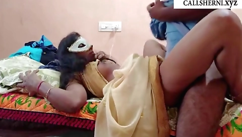 Indian chick in the amateur web cam video is fucking