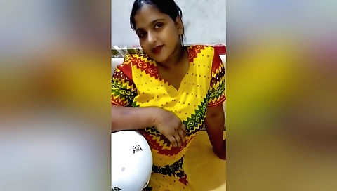 Indian amateur prostitute selling her clothes in the shop