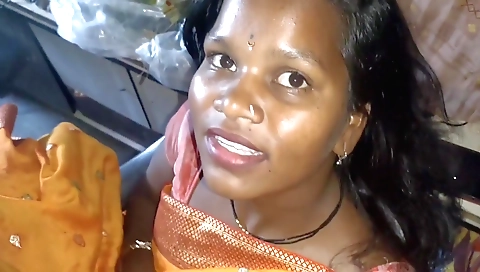 Big ass brunette with a hot pussy in a hot amateur clip