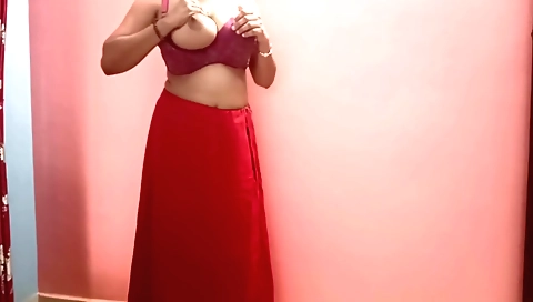 Indian solo female video with a very hot and lusty body