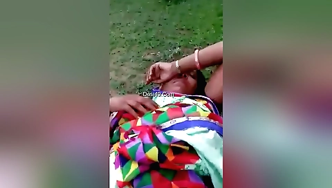 Outdoor fuck video showing a beautiful Indian babe