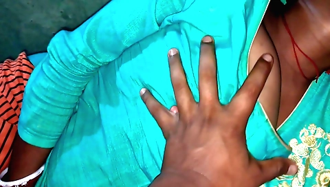 Indian girlfriend gets fucked in kitchen by her boyfriend